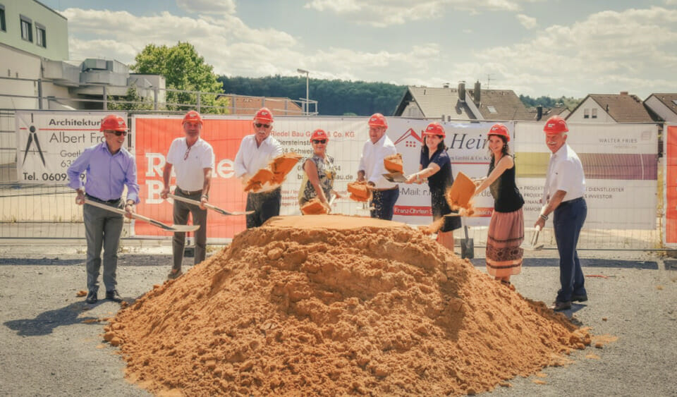 Spatenstich für Drogerie und Textilfachmarkt in Haibach